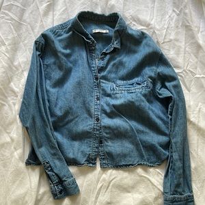 PULL & BEAR | CROPPED CHAMBRAY DENIM SHIRT — medium / size 28